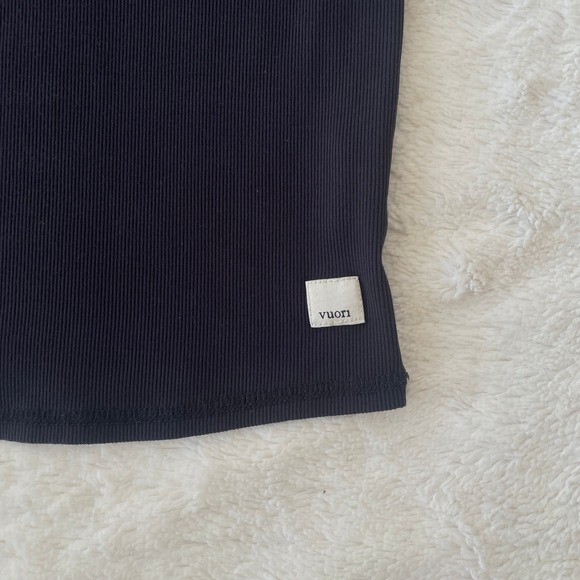 Vuori Pose Fitted Tee Ribbed Crewneck Short Sleeve Active Top Black Size XS - Picture 6 of 12